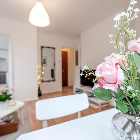 Modern One Bedroom Victoria Apartment Londyn Zewnętrze zdjęcie